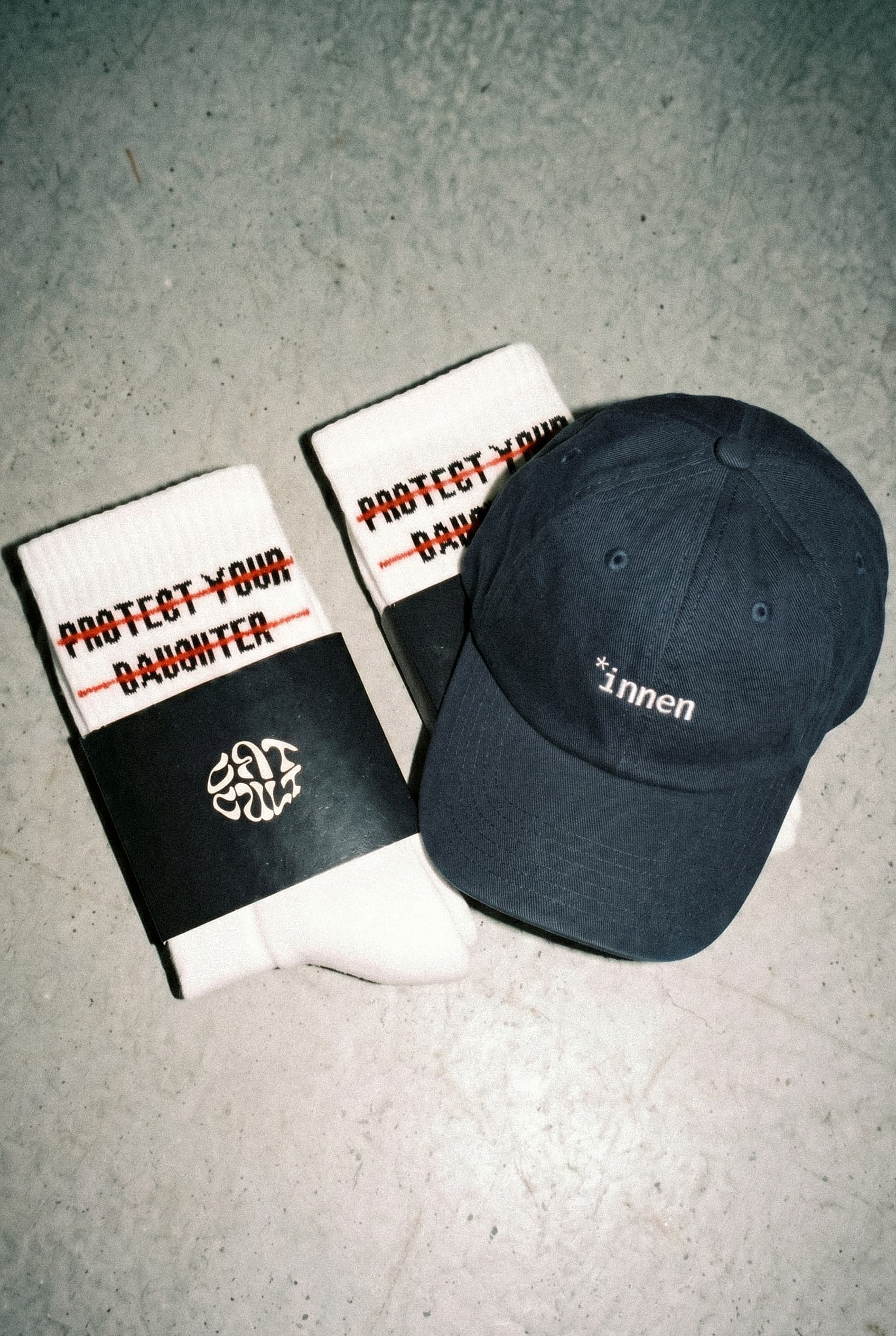 FEMINIST BUNDLE BIO-CAP UND BIO-SOCKEN