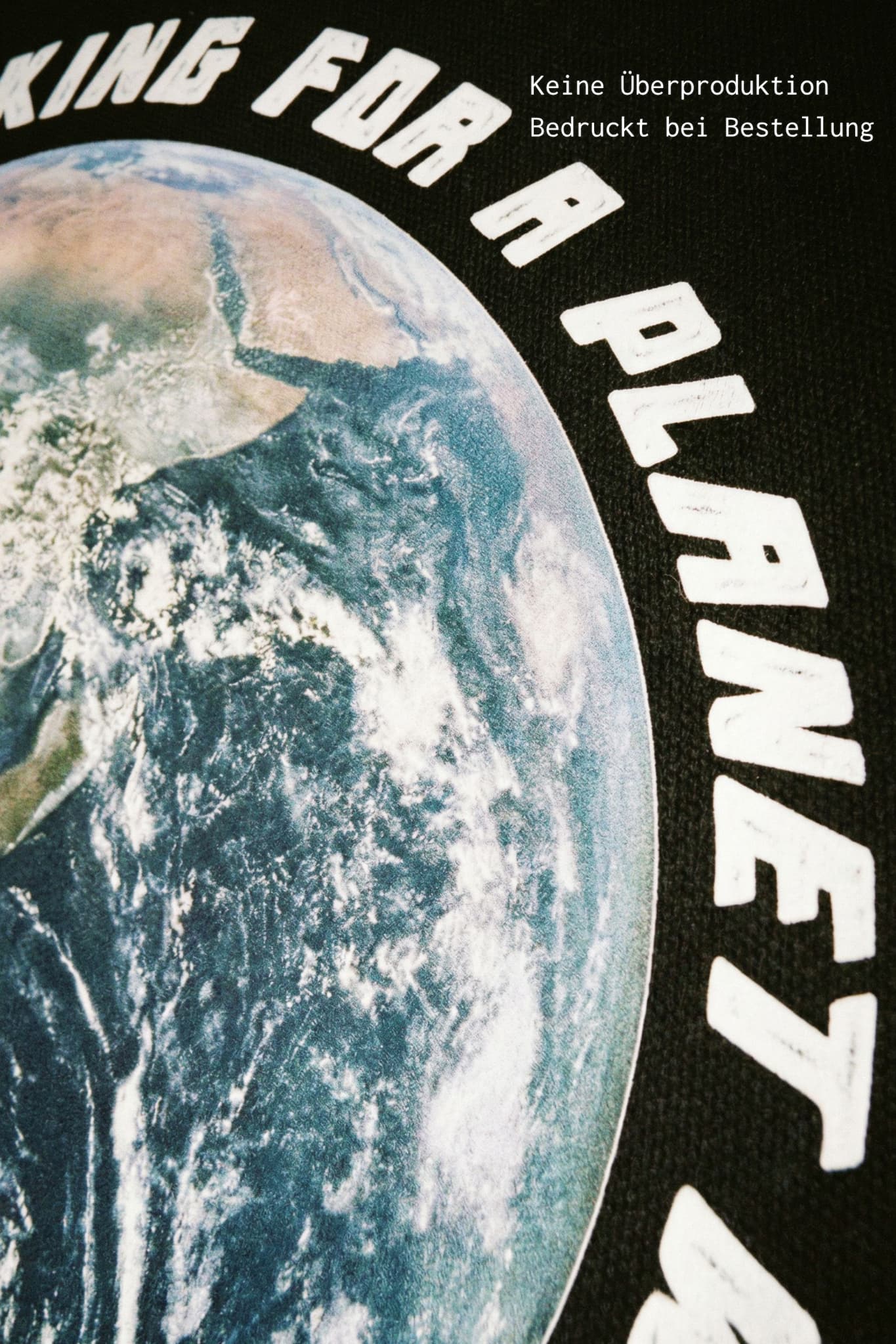 LOOKING FOR A PLANET TASCHE