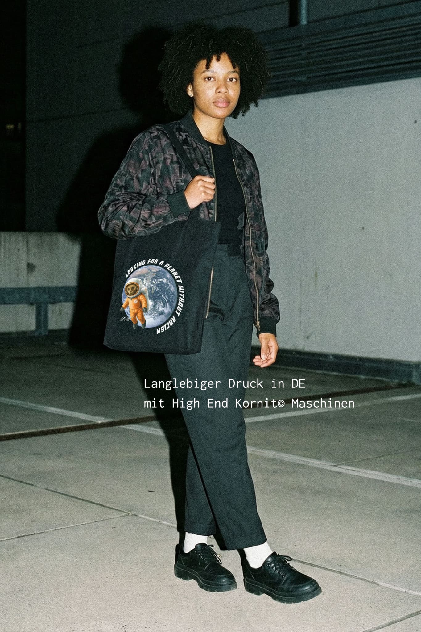 LOOKING FOR A PLANET TASCHE