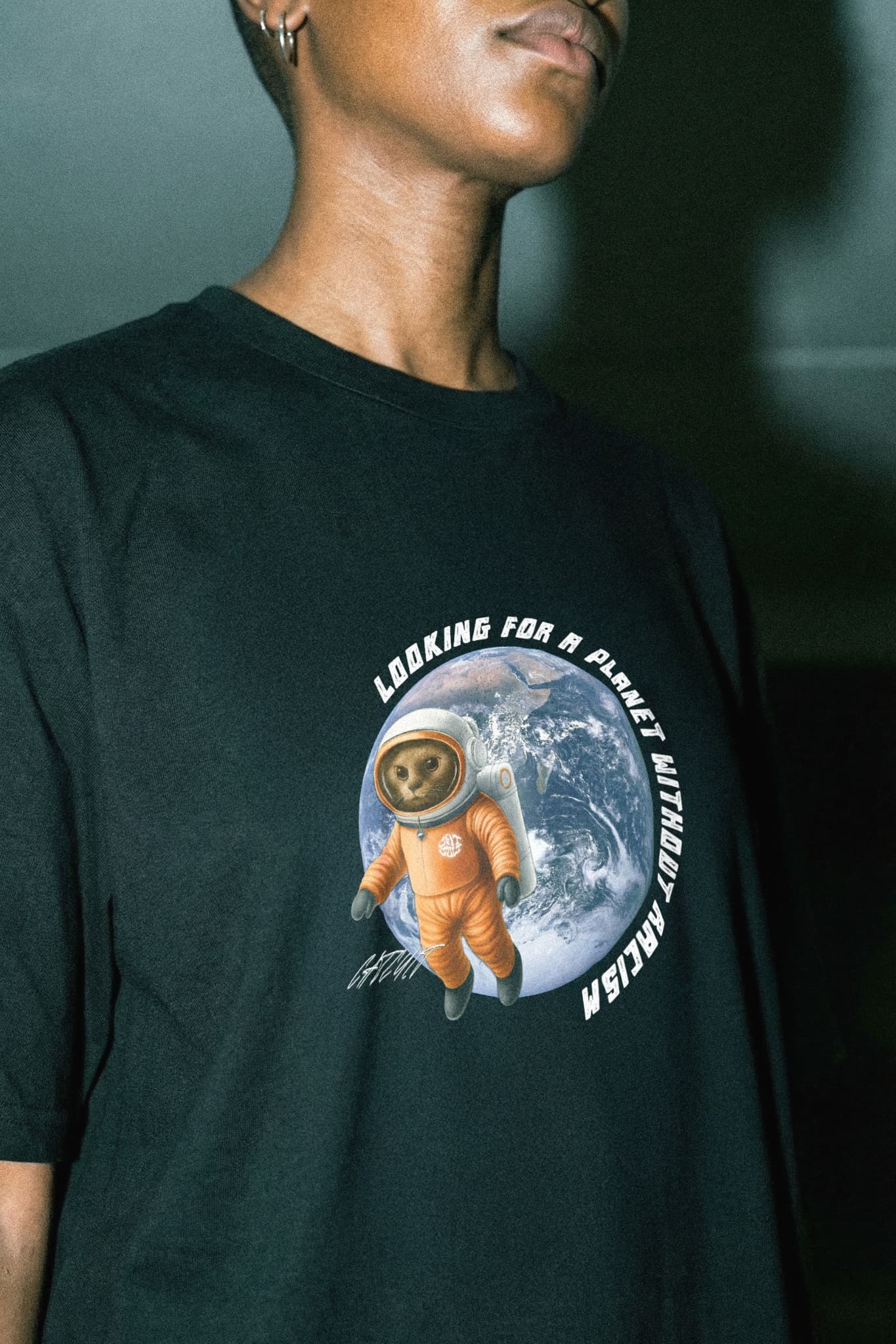 PLANET/RACISM (CLASSIC T-SHIRT)